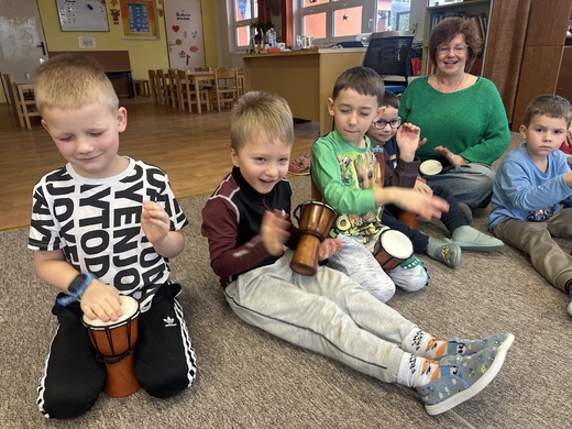 Bubnování v MŠ 2.jpg
