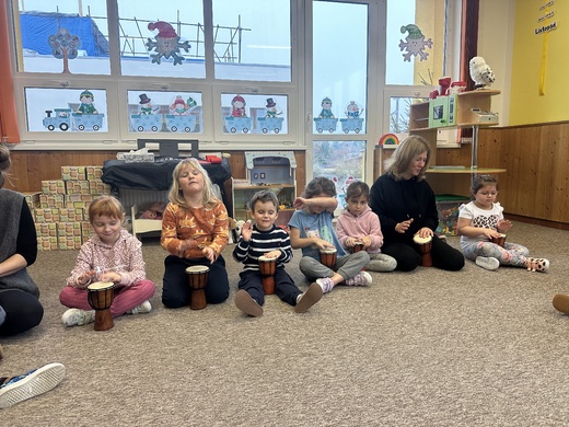 Bubnování v MŠ 3.jpg