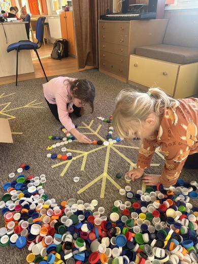 CA - vločka z PET víček 3.jpg