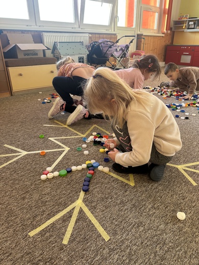 CA - vločka z PET víček.jpg