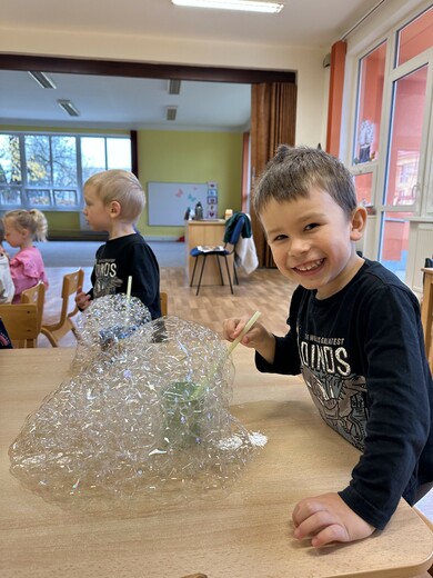 Dechové cvičení - foukání bublin 3.jpg