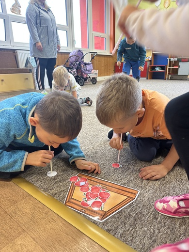 Dechové cvičení - přenášení jablek 2.jpg