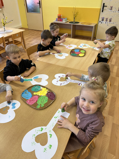 Klíč od jara - malování hubkou a temperami.jpg
