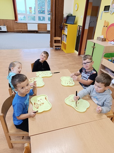 Krájíme jablíčka 2.jpg