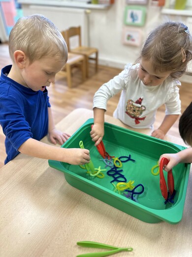 Lovení rybek - jemná motorika.jpg