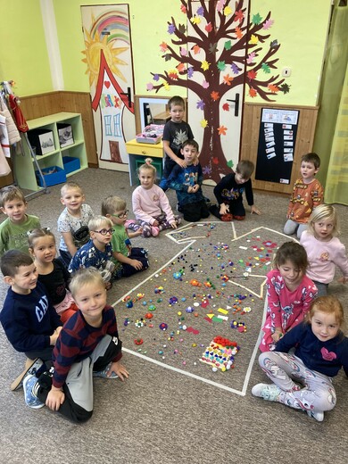 O pyšné košilce - zdobení chudé košilky.jpg