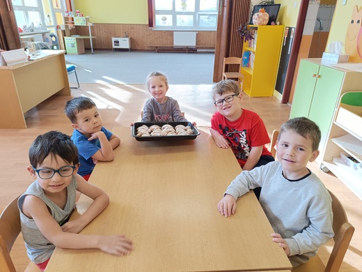 Pečení rohlíčků 4.jpg