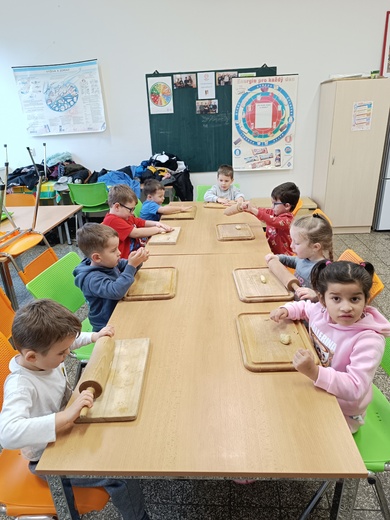 Pečení rohlíčků.jpg