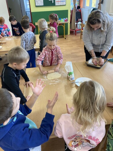 Pečení svatomartinských rohlíčků.jpg