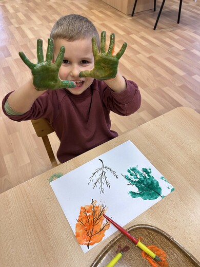 Podzimní tvoření - míchání barev.jpg