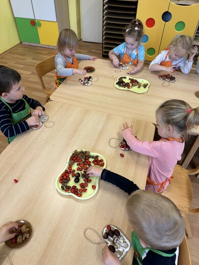 Podzimní tvoření z přírodnin.jpg