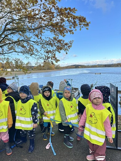 Výlov - pozorování rybářů.jpg