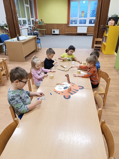 Výroba svícínků na jarmark.jpg