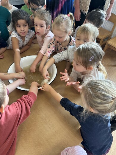 Výukový program - praní vlny.jpg